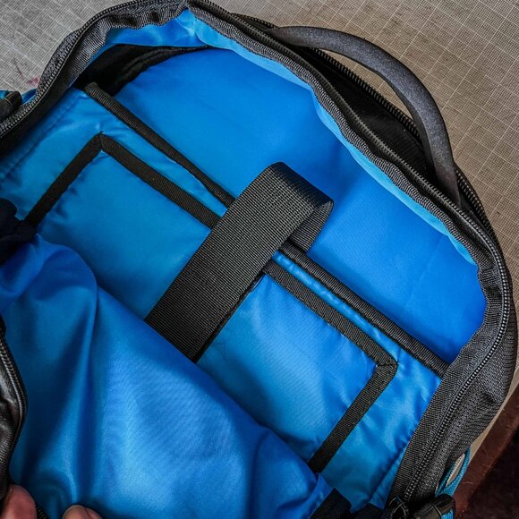 BNWOT Warner Brothers medium sized laptop backpack - Picture 10 of 14